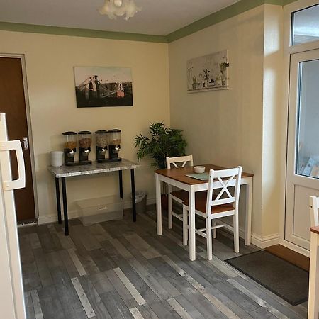 Maple Leaf Guest House Almondsbury Buitenkant foto