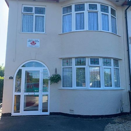 Maple Leaf Guest House Almondsbury Buitenkant foto