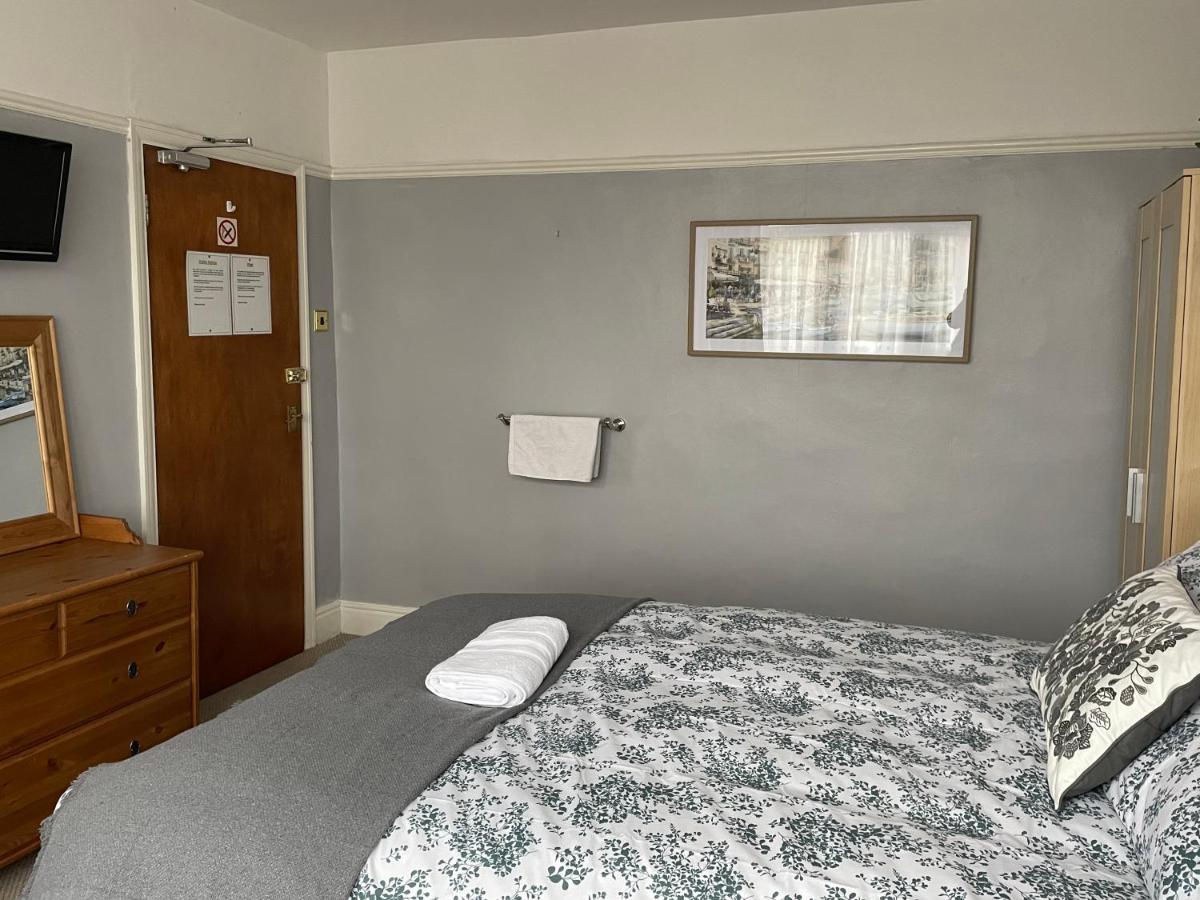 Maple Leaf Guest House Almondsbury Buitenkant foto