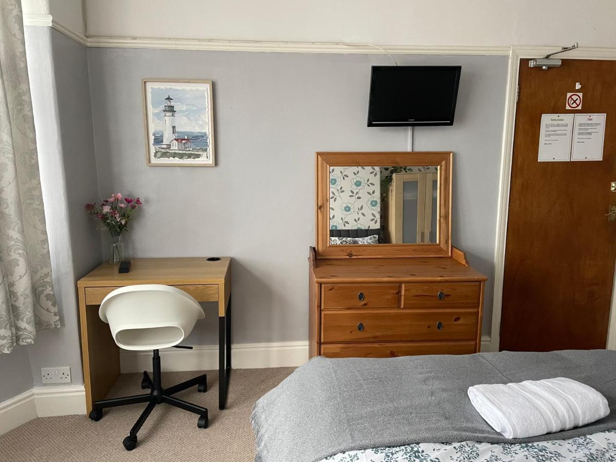 Maple Leaf Guest House Almondsbury Buitenkant foto