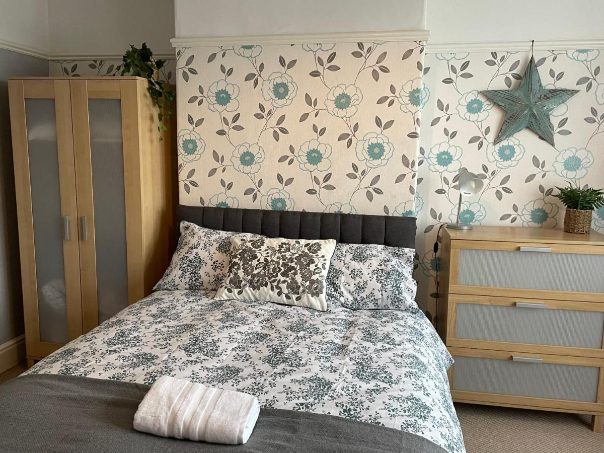 Maple Leaf Guest House Almondsbury Buitenkant foto